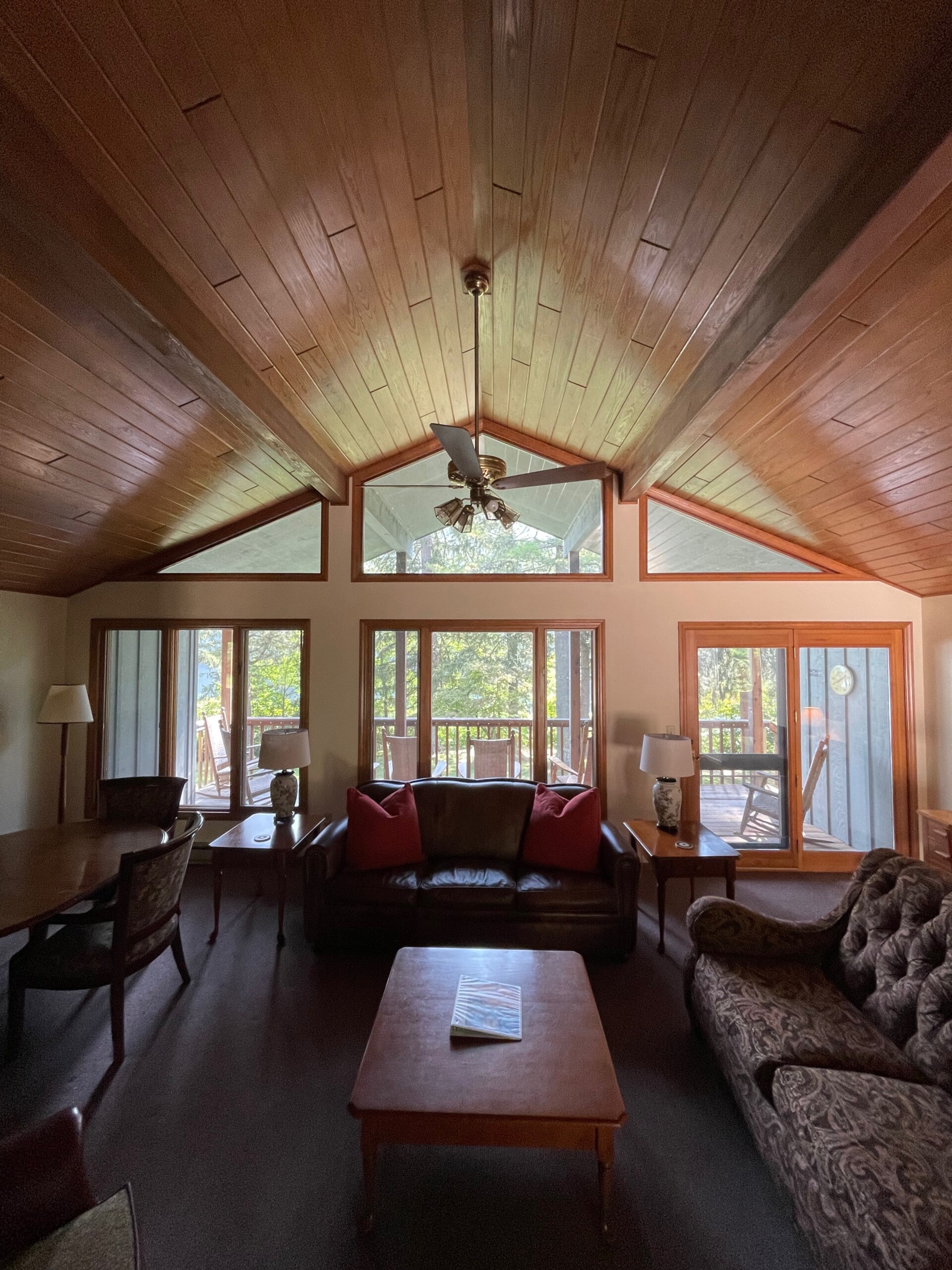 Sunburst rental cabin at Lake Logan living room