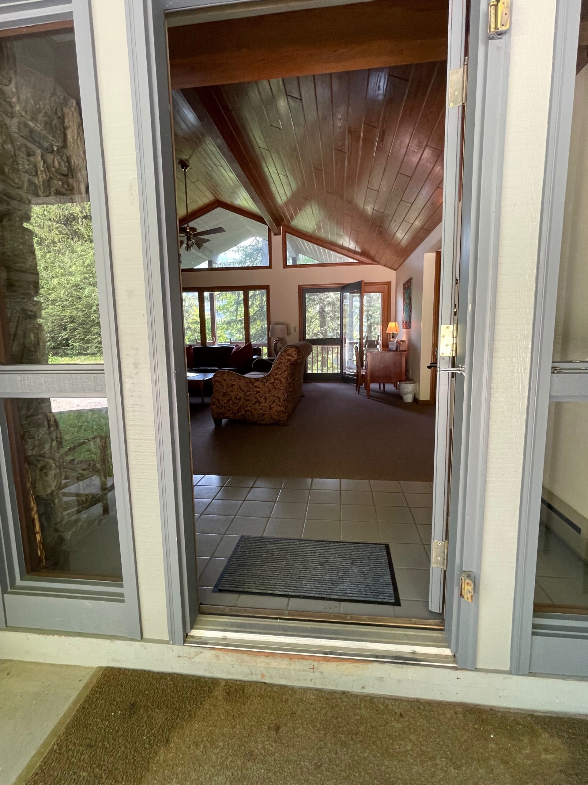 Sunburst rental cabin at Lake Logan front door